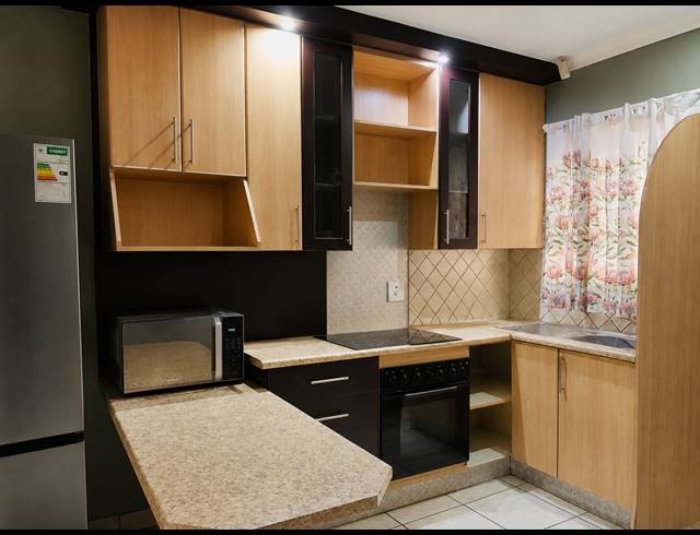 2 BEDROOM APARTMENT FOR SALE IN VANDERBIJLPARK SE 6